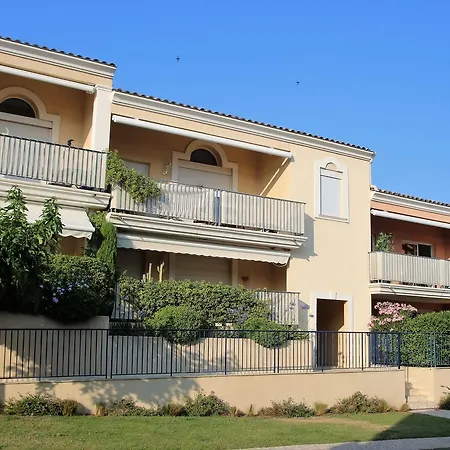 Les Pins Bleus A8