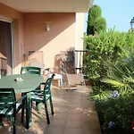 Les Pins Bleus A8 *