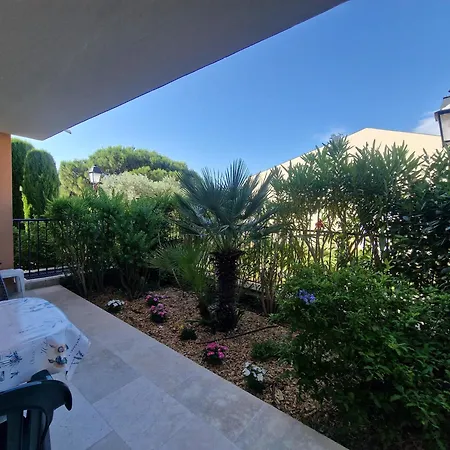 Les Pins Bleus A8 Daire