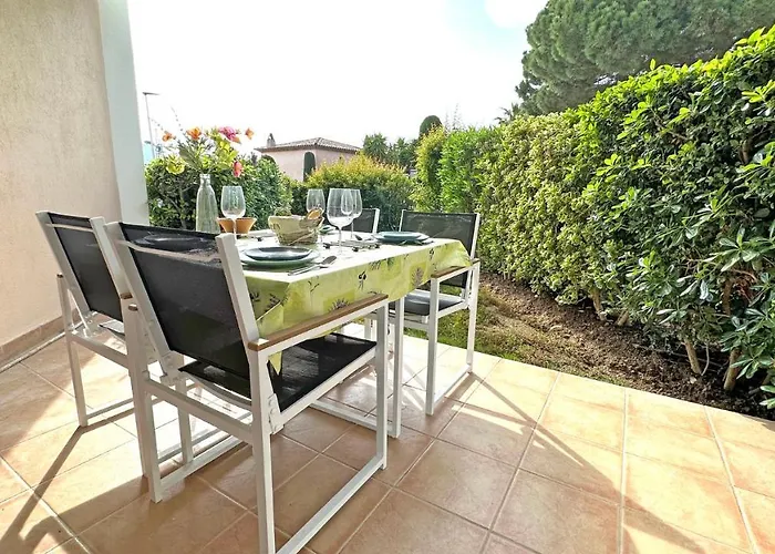 Les Pins Bleus A8 * سانت ماكسيم