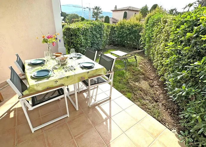 Les Pins Bleus A8 سانت ماكسيم