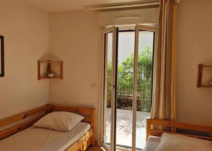 شقة Les Pins Bleus A8 *