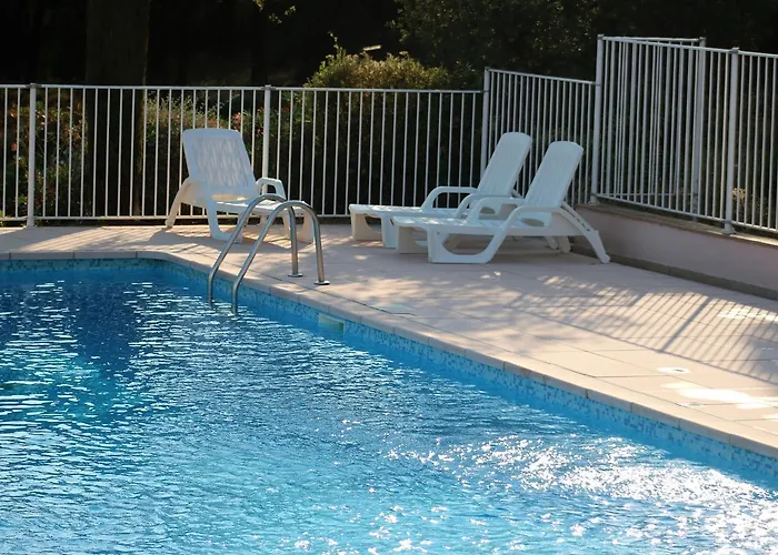 Les Pins Bleus A8 سانت ماكسيم